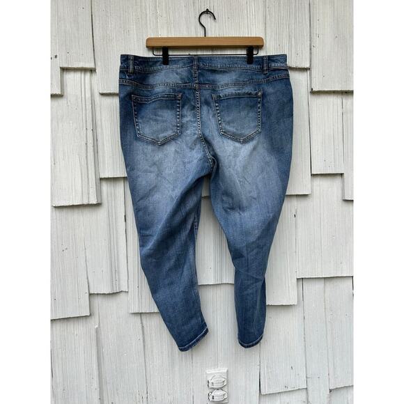 Lane Bryant Distressed Capri Denim Jeans Medium Wash Relaxed Fit Size 20 - Picture 5 of 7